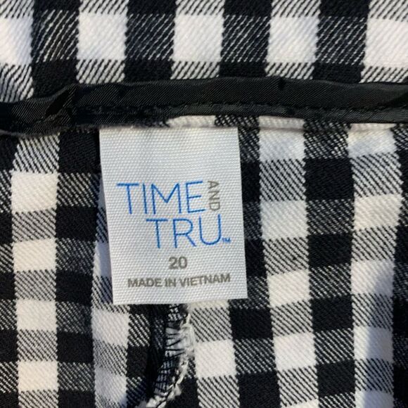 Time and Tru size 20 checkered capri pants - Picture 3 of 3